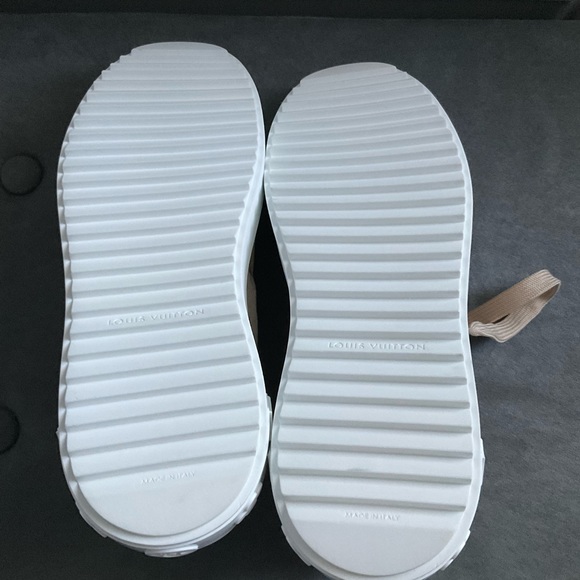 🔥Louis Vuitton Time Out Sneaker🔥 - Picture 5 of 7